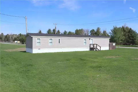 67 New St, Edwards, NY 13635