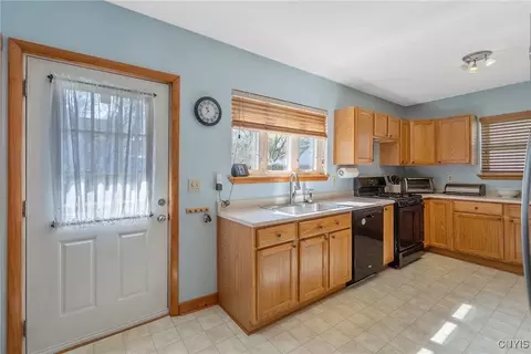 40 Lock St, Schroeppel, NY 13135 photo 11