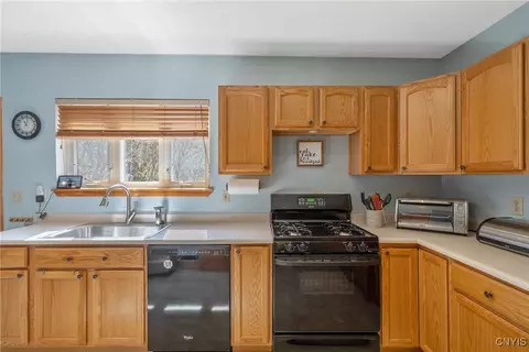 40 Lock St, Schroeppel, NY 13135 photo 15