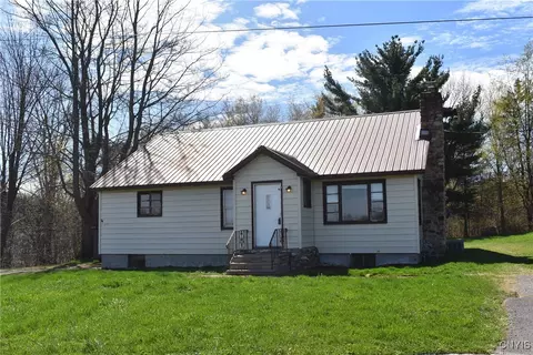 28 Churchill Rd, Scriba, NY 13126