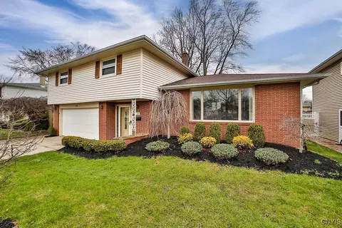 22 Plaza Dr, Amherst, NY 14221