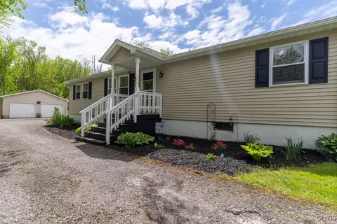 7226 Lakeshore Rd, Cicero, NY 13039