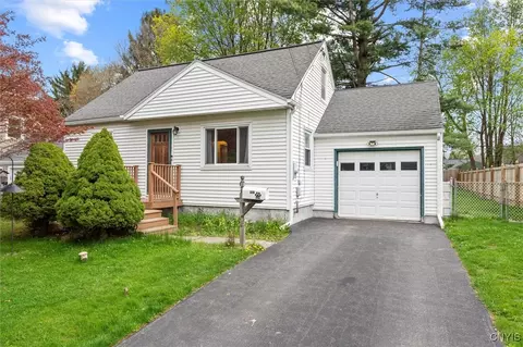 302 Twin Elms Ln, Syracuse, NY 13212