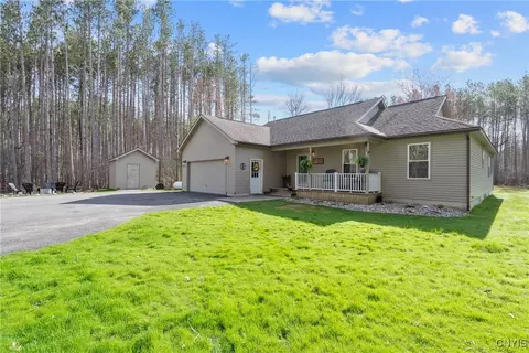 46 Otis Acres Dr, Pulaski, NY 13142