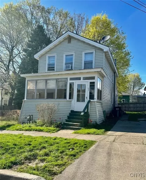35 Lawrence St, Oswego, NY 13126