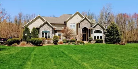 8181 Cranes Watch Cir, Lysander, NY 13027