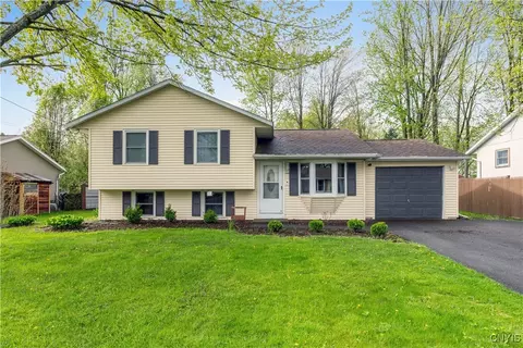 513 Fay Ln, Minoa, NY 13116