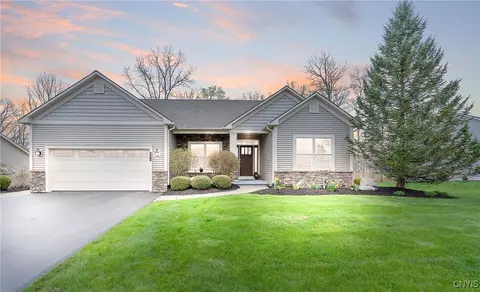 3424 Long Shadow Dr, Lysander, NY 13027