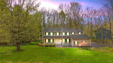 2405 Sourwood Dr, Phoenix, NY 13135