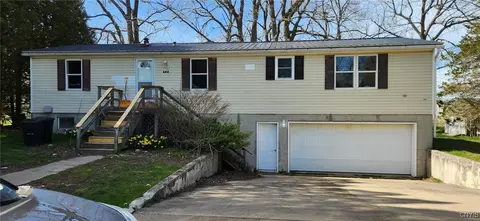 643 E Joseph St, Cape Vincent, NY 13618