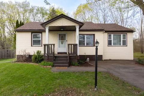 5831 Reis Dr, Cicero, NY 13039