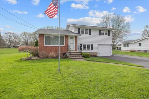 17 Ellen St, Fulton, NY 13069