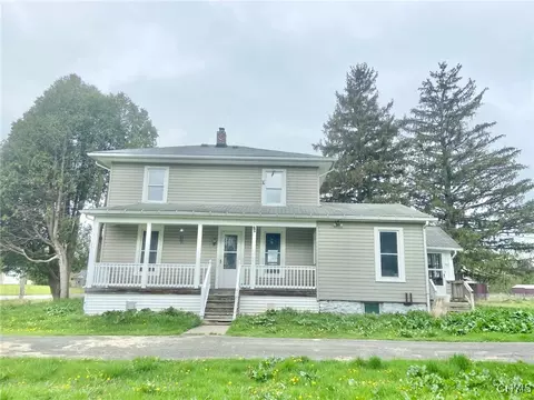 7704 Roberts St, Lenox, NY 13032