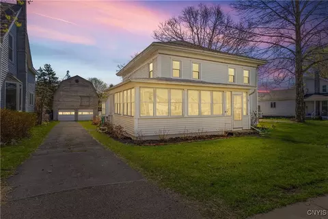 31 State St, Tully, NY 13159