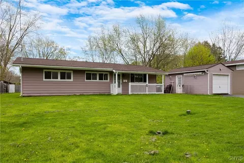 4 Apricot Ln, Liverpool, NY 13090