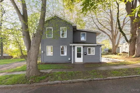 2 Wood St, Lysander, NY 13027
