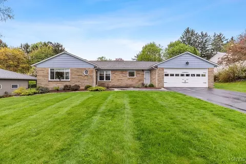 4276 Taunton Heights Dr, Onondaga, NY 13219