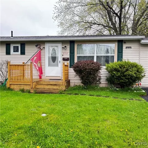 313 Midwood Dr, Salina, NY 13088