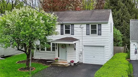 210 Hunt Dr, Fayetteville, NY 13066