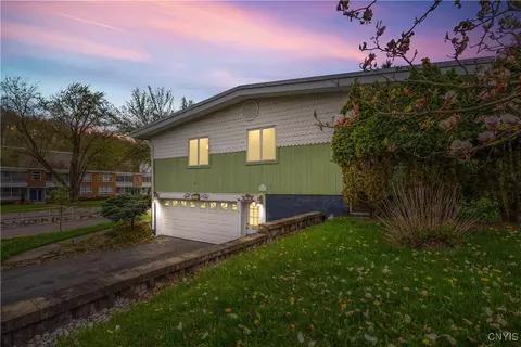 101 Hatherly Rd, Syracuse, NY 13224