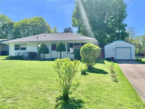 27 Arbor Dr, New Hartford, NY 13413