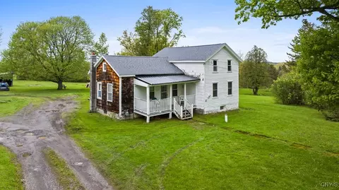 679 Crow Hill Rd, Skaneateles, NY 13152