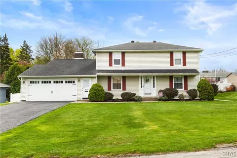 15 Indian Mound Dr, Whitestown, NY 13492
