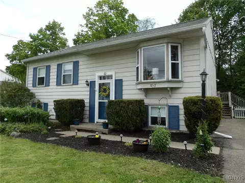 852 S Lamont Dr, Cortlandville, NY 13045