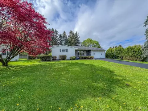 39 S Hurd Cir, Auburn, NY 13021