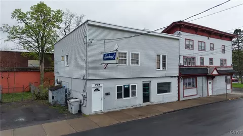 704 Utica St, Whitestown, NY 13424