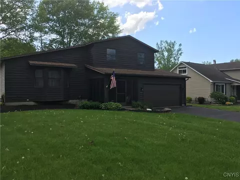7653 Windsor Dr N, Syracuse, NY 13212