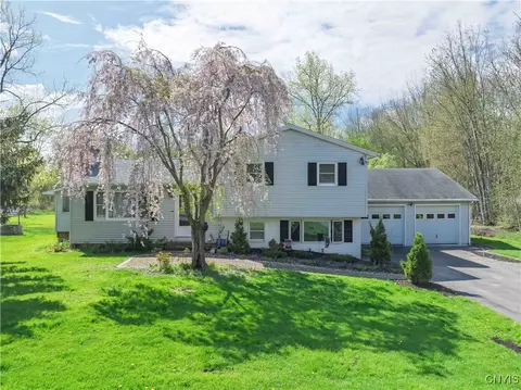 5 Flood Dr, Volney, NY 13069