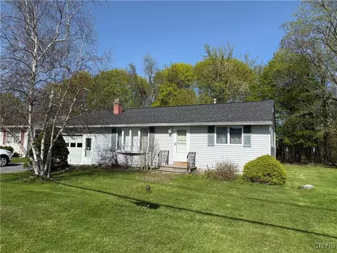 212 Vanida Dr, Camillus, NY 13031