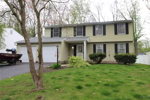 210 Single Dr, North Syracuse, NY 13212