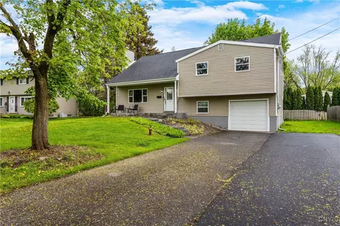 14 Dove, Liverpool, NY 13090
