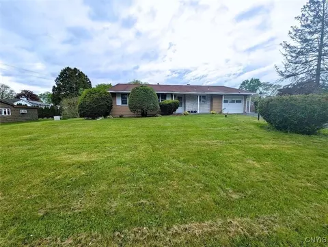 7565 Audrey Dr, Syracuse, NY 13212
