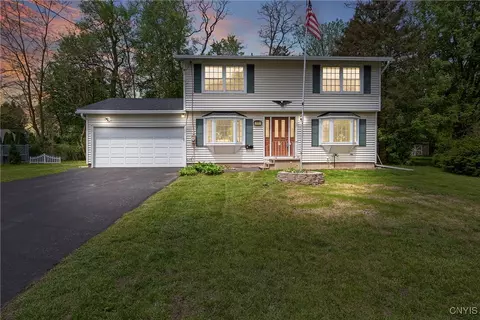 111 Meadow River Dr, Liverpool, NY 13090