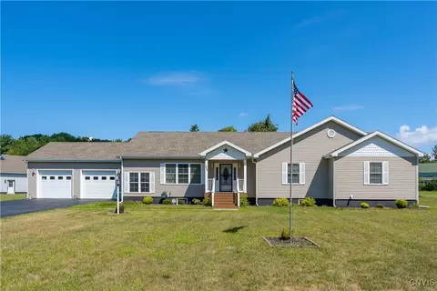 100 Ambrose Dr, Le Ray, NY 13612
