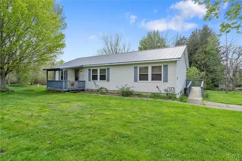 955 Middle Rd, Scriba, NY 13126