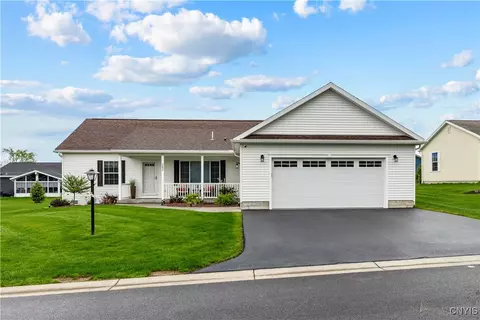 121 Woods Edge Dr, Clinton, NY 13323