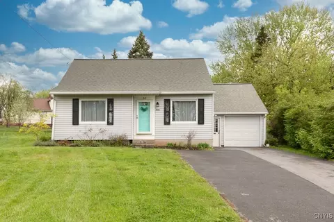 30 Wilbert Dr, Salina, NY 13212