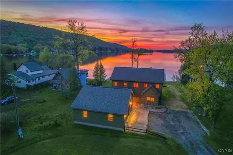 657 W Cottage Ln, Deruyter, NY 13052