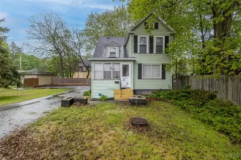 714 Valley Dr, Syracuse, NY 13207