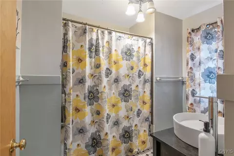 Bath - 135 E Warrington Rd, Syracuse, NY 13205 photo 1 of 3