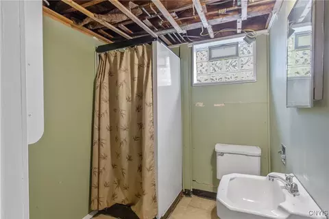 Bath - 135 E Warrington Rd, Syracuse, NY 13205 photo 3 of 3
