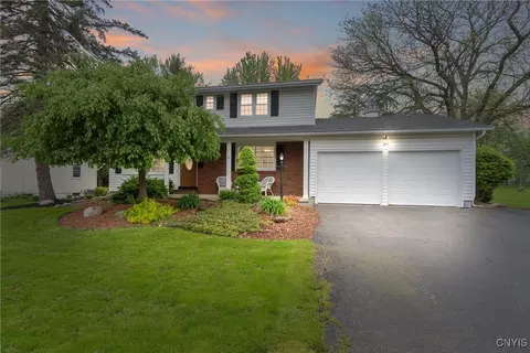 4 Nightingale Path, Liverpool, NY 13090