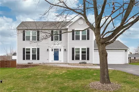 25 Chaucer Cir, Lysander, NY 13027