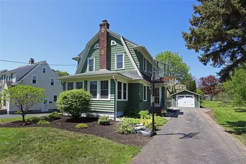 202 Cornwall Dr, Syracuse, NY 13214