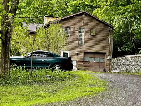 3691 Bishop Hill Rd, Marcellus, NY 13108