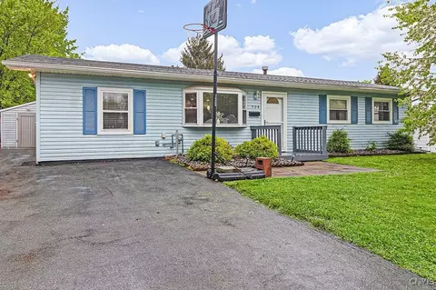 504 Parklane Dr, Utica, NY 13502